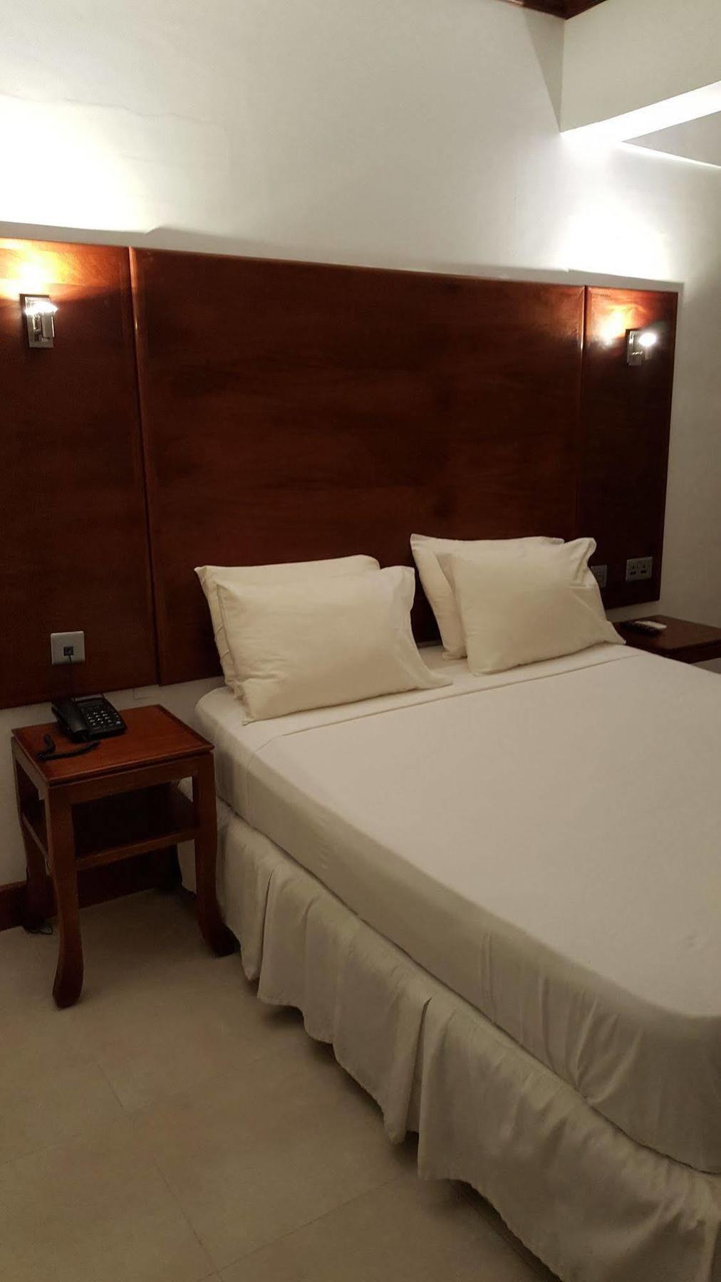 Golden Gate Hotel คูมาซี ภายนอก รูปภาพ